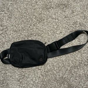 Black Lululemon Everywhere belt bag